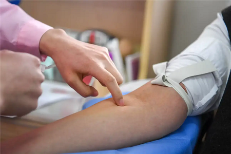 Babiok Typhoid Igg / IGM proba kit azkarra aurkezten du arreta-puntuen diagnostiko fidagarrietarako